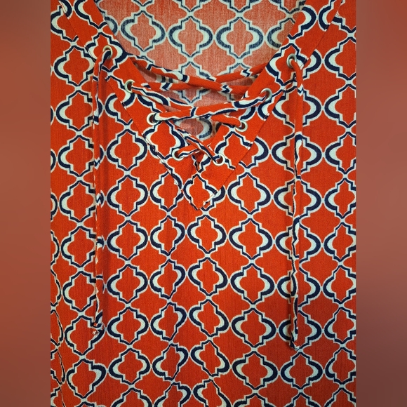 Cleo Kai medium Shortsleeve red patterned cold shoulder corset tie lace up top - Picture 4 of 6